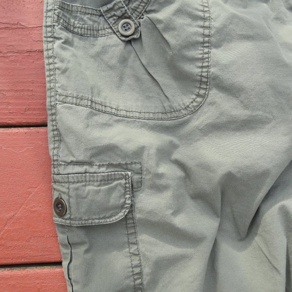 Roz & Ali military Green Cargo style womens shorts, Drawstring top, 22W~… - Picture 2 of 6
